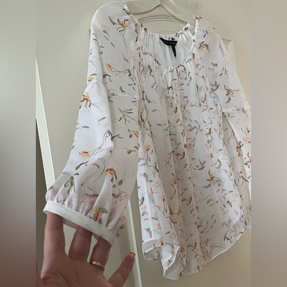 White House Black Market Floral White Blouse Women’s Size 0 - Picture 7 of 16
